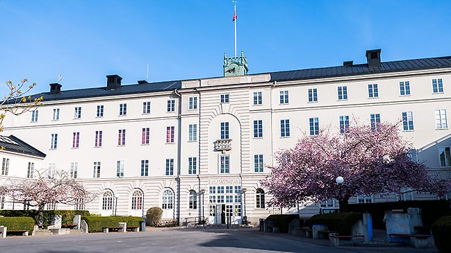 Exteriörbild på Stagneliusskolans entré.